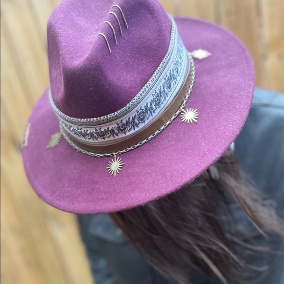 Custom Fedora - Picture 3 of 6